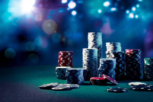 kaki 4d mobile app interface showing live-dealer tables and slot games on Android and iOS